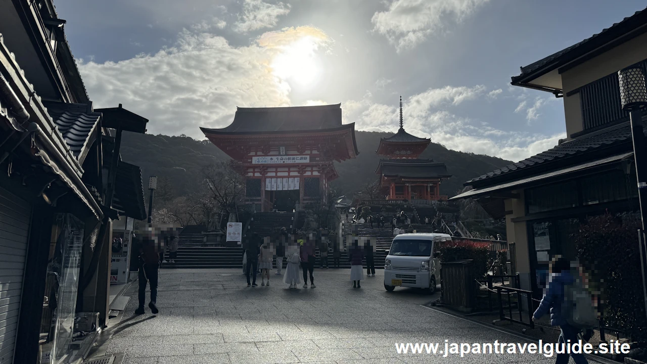 二年坂(二寧坂)、三年坂(産寧坂)を通って清水寺へ：清水寺の見どころ(21)