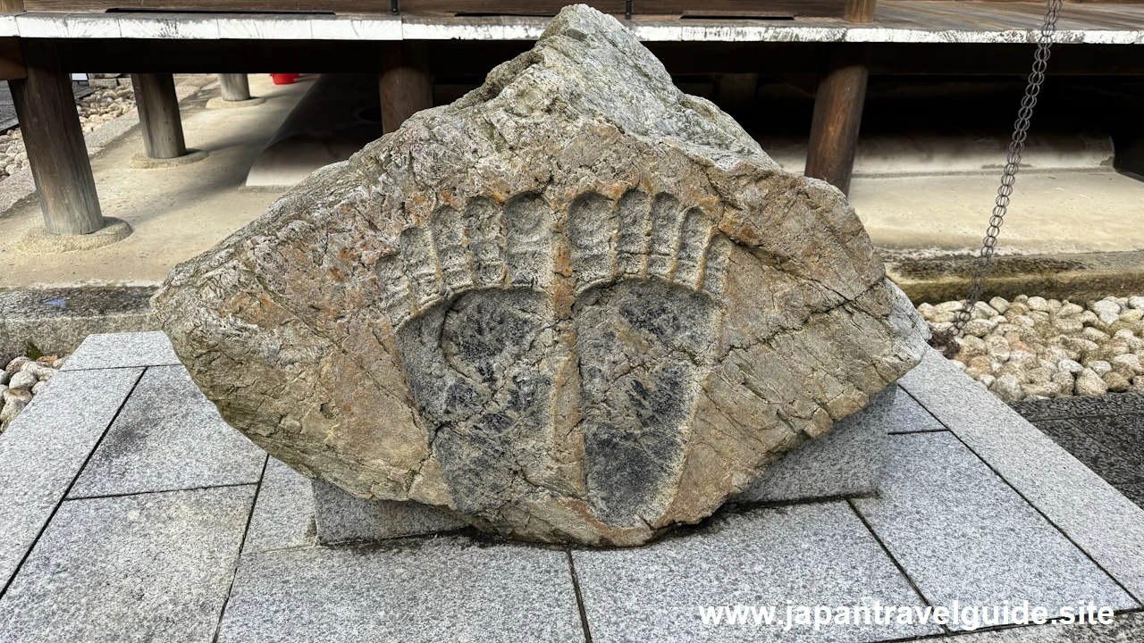 仏足石：朝倉堂：清水寺の見どころ(7)