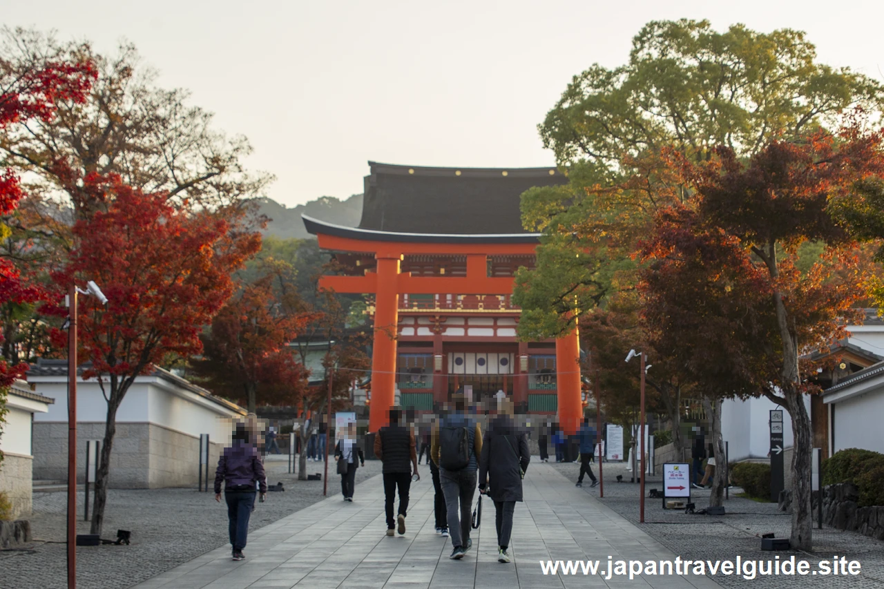 伏見稲荷大社の紅葉：伏見稲荷大社の見どころ(2)