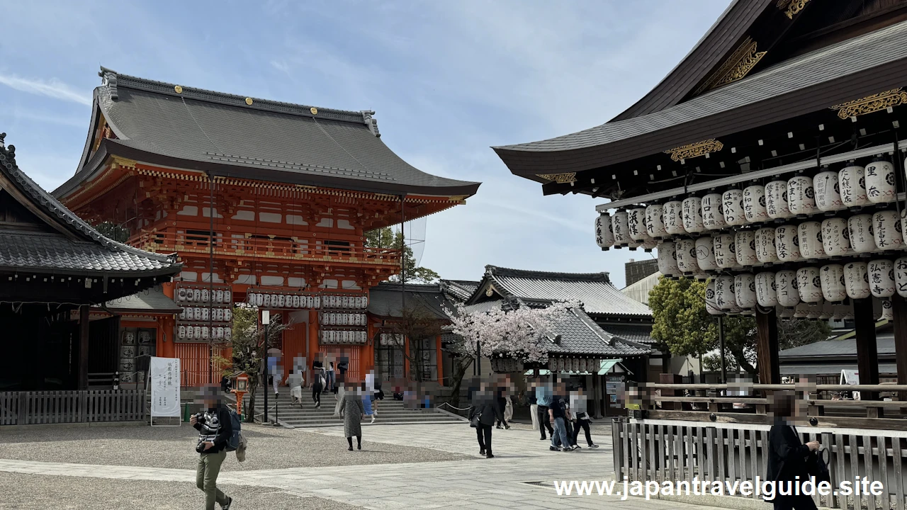 円山公園の桜：八坂神社の見どころ(1)