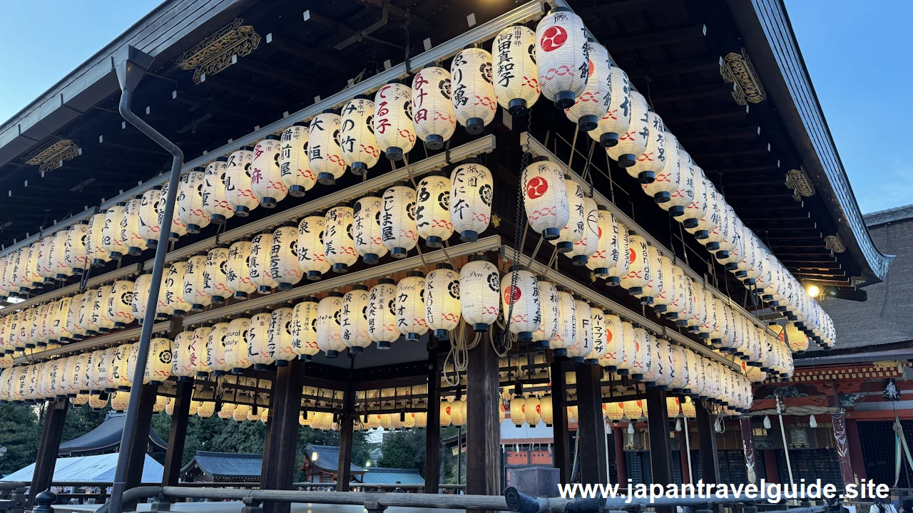 舞殿：八坂神社の見どころ(8)