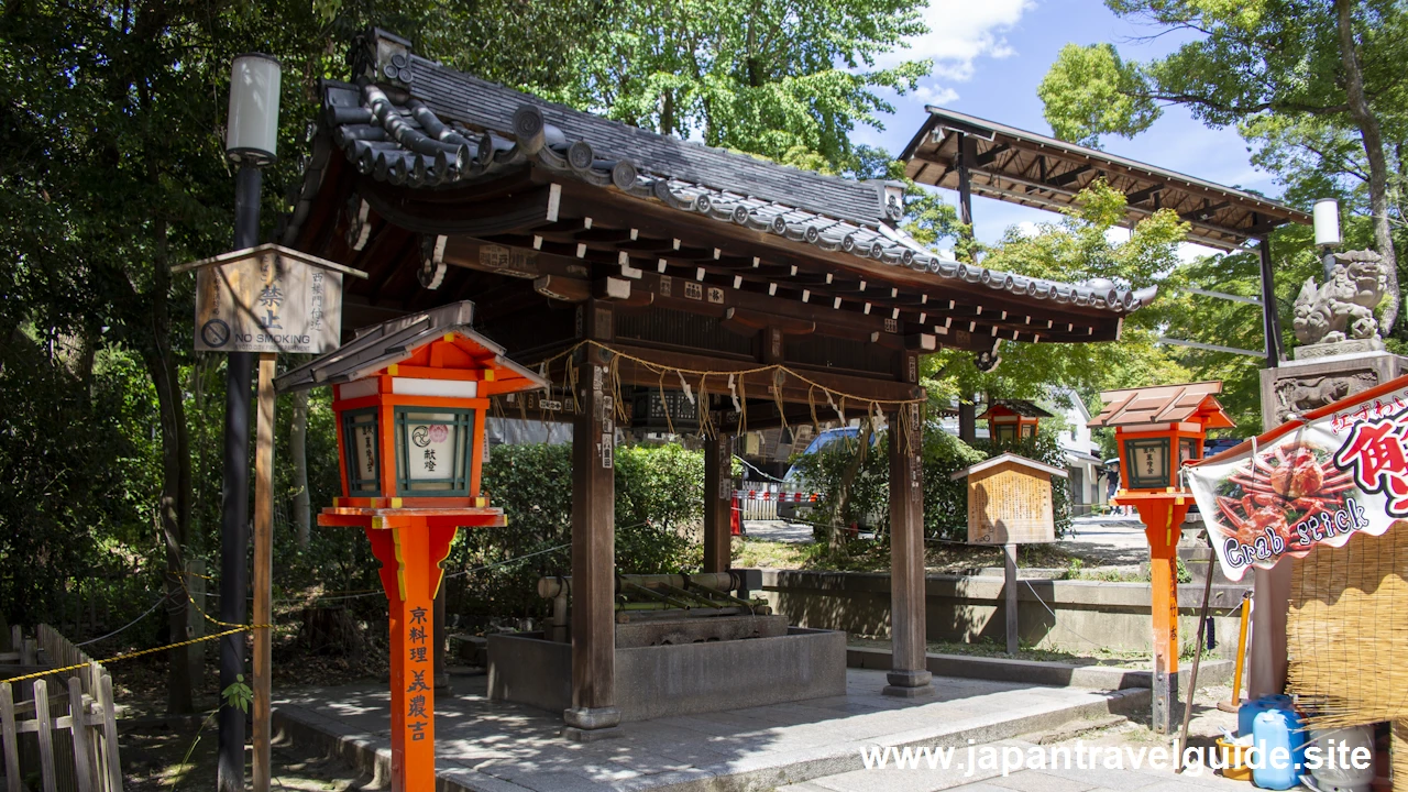 西手水舎：八坂神社の見どころ(3)