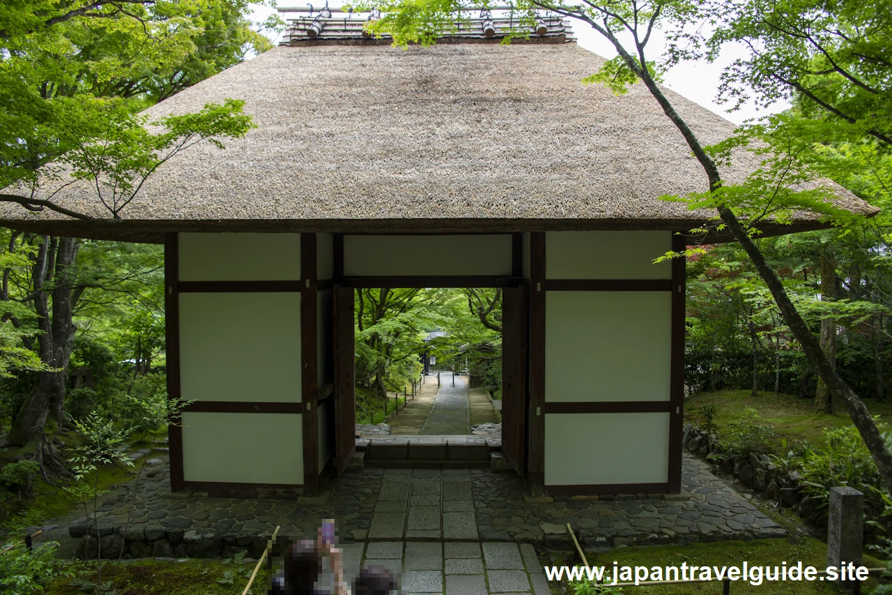 仁王門：常寂光寺の見どころ(7)