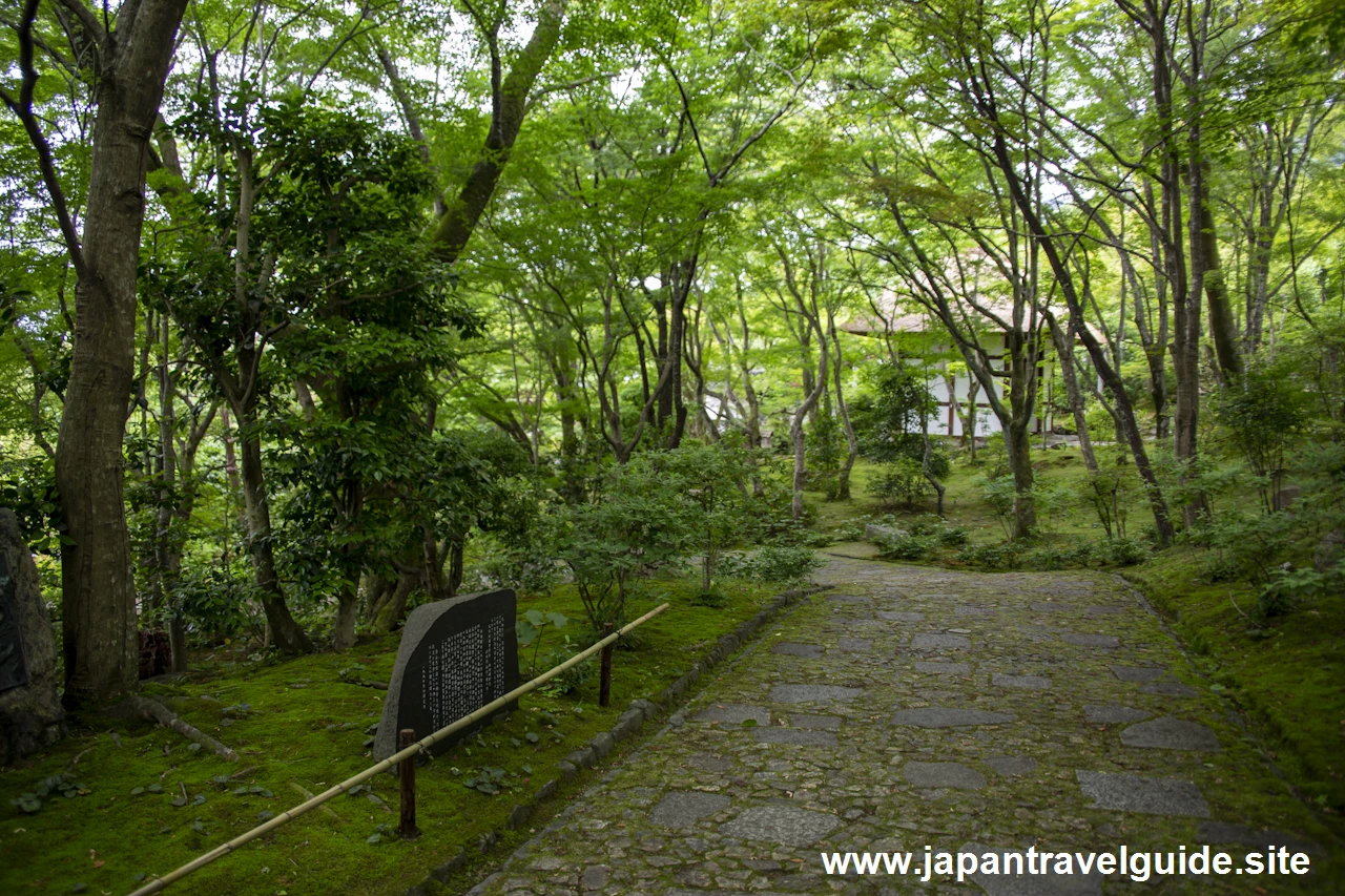 末吉坂：常寂光寺の見どころ(3)