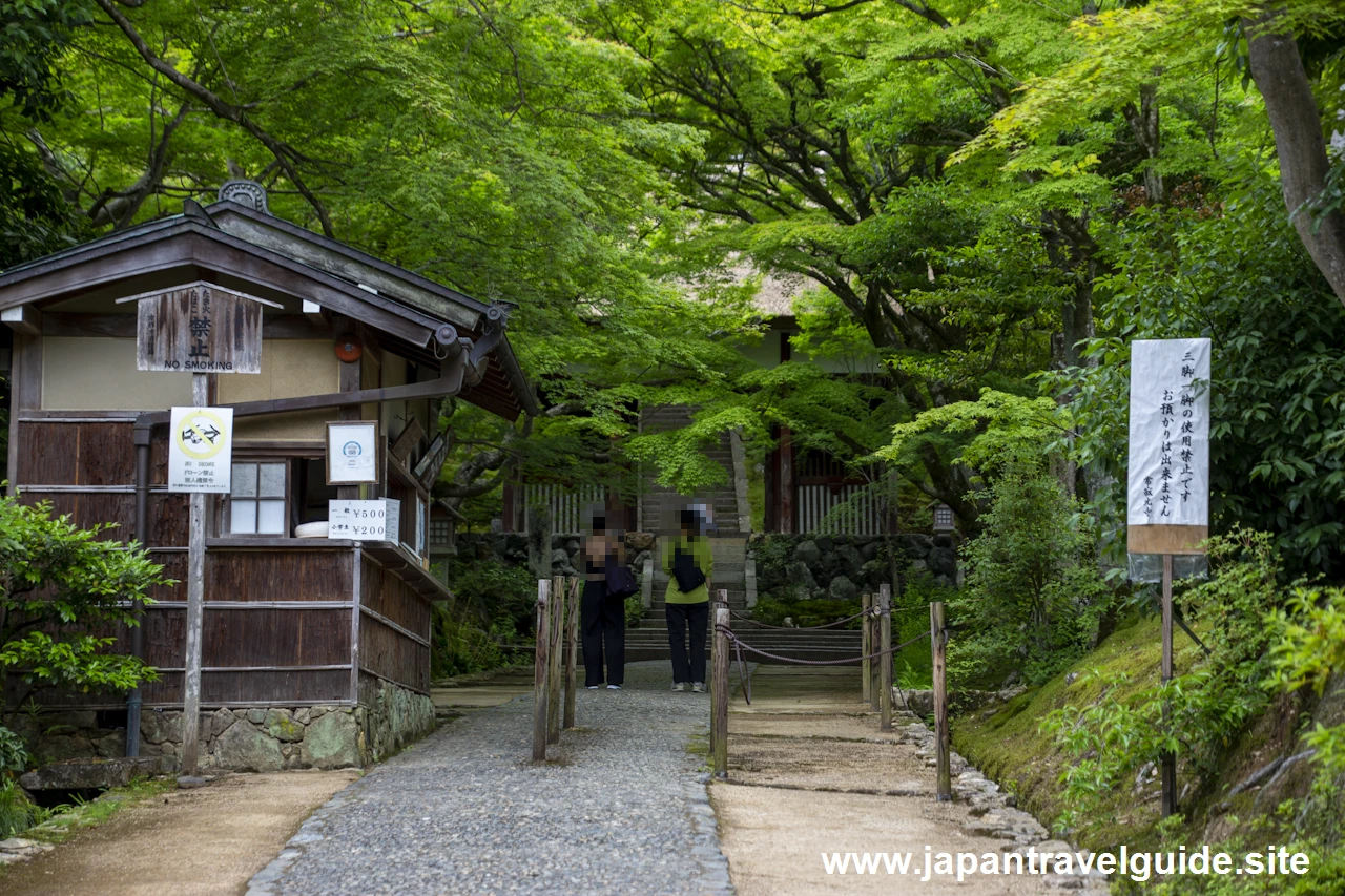 山門：常寂光寺の見どころ(4)