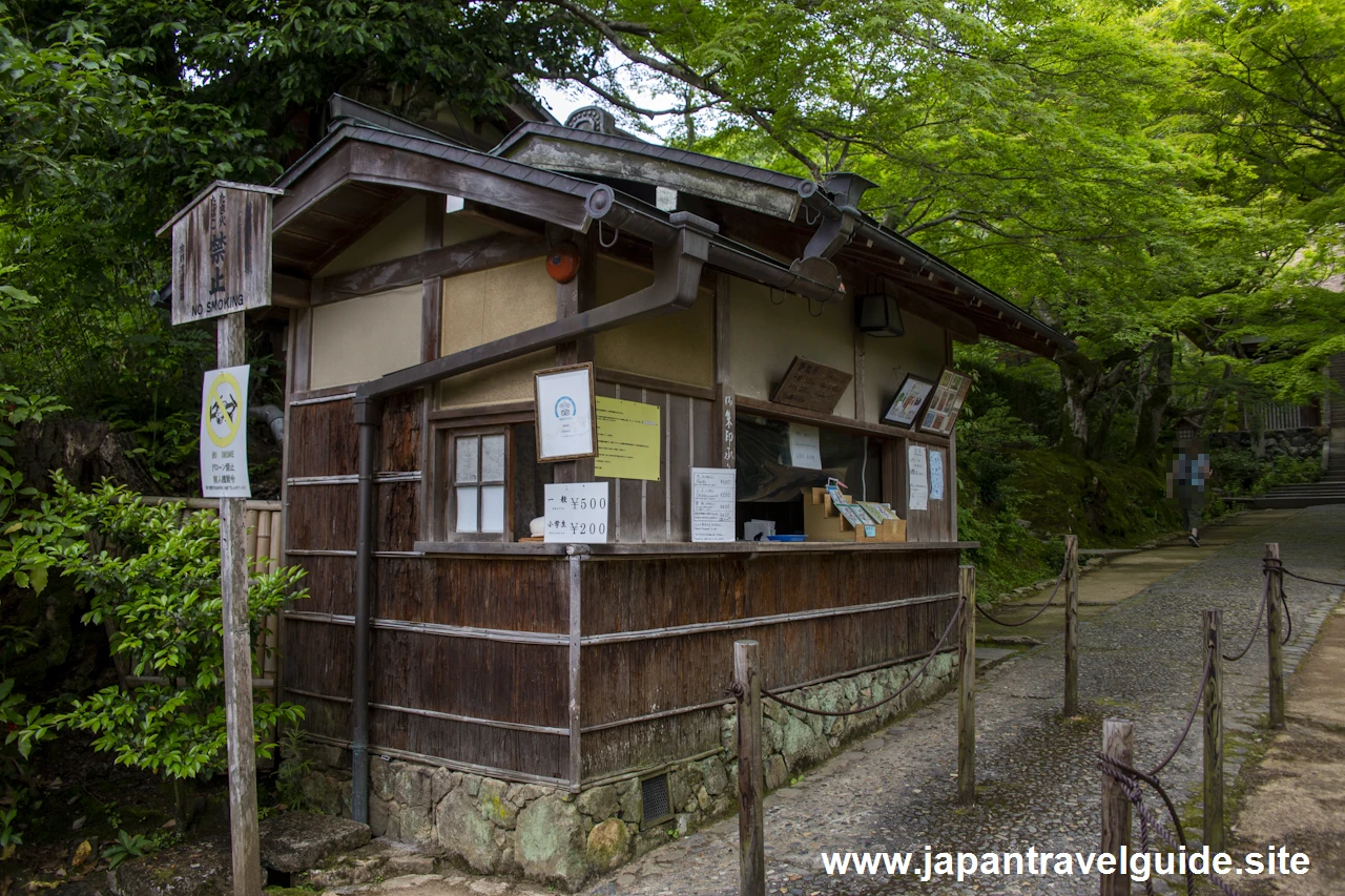 山門：常寂光寺の見どころ(5)