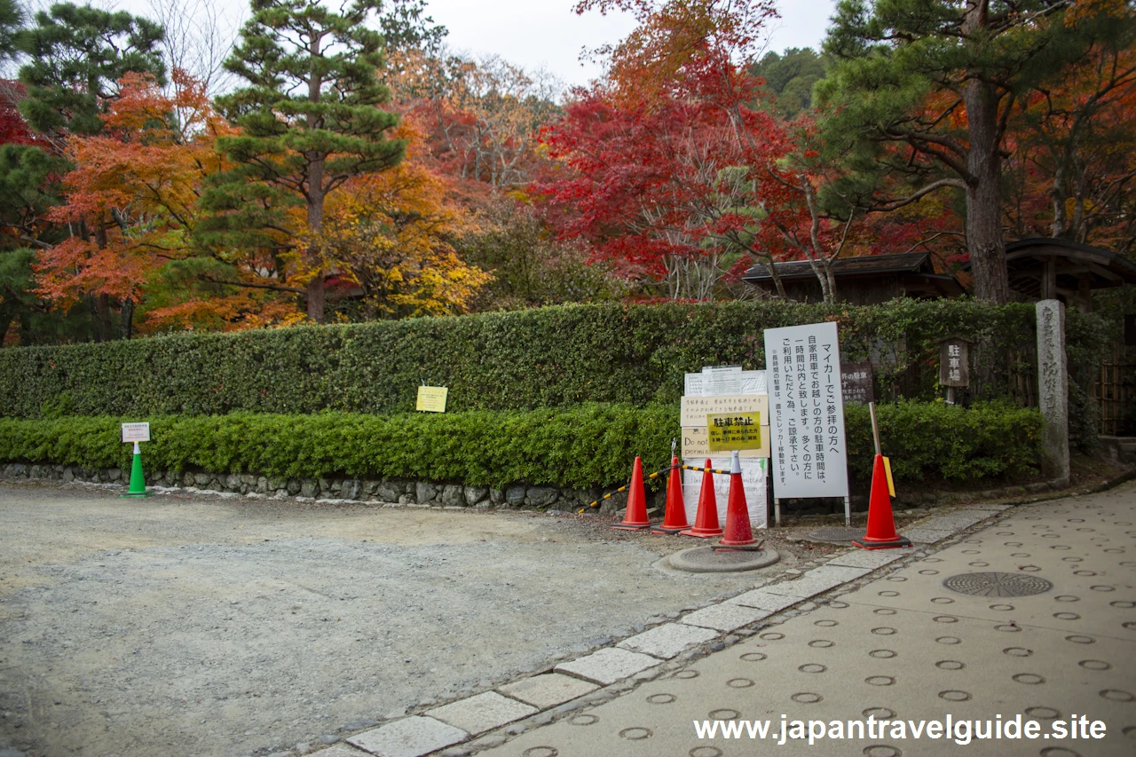 常寂光寺の駐車場の利用方法(1)