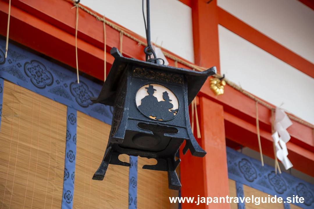 双子宮：伏見稲荷大社外拝殿の吊灯篭完全ガイド(6)