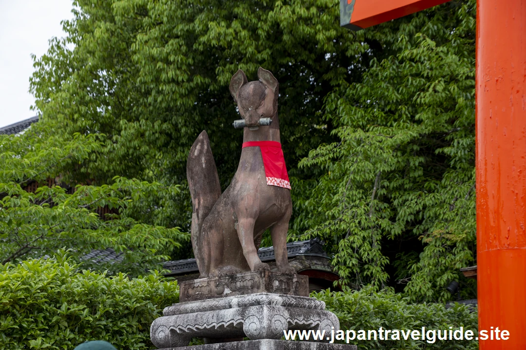伏見稲荷大社の狐の石像：伏見稲荷大社の狐の石像に関する完全ガイド(15)