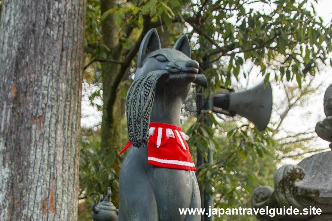 伏見稲荷大社の狐の石像：伏見稲荷大社の狐の石像に関する完全ガイド(19)