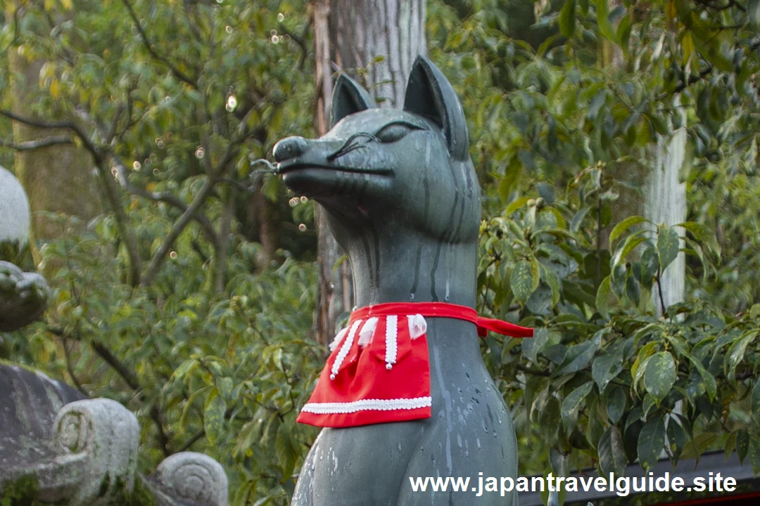 伏見稲荷大社の狐の石像：伏見稲荷大社の狐の石像に関する完全ガイド(21)