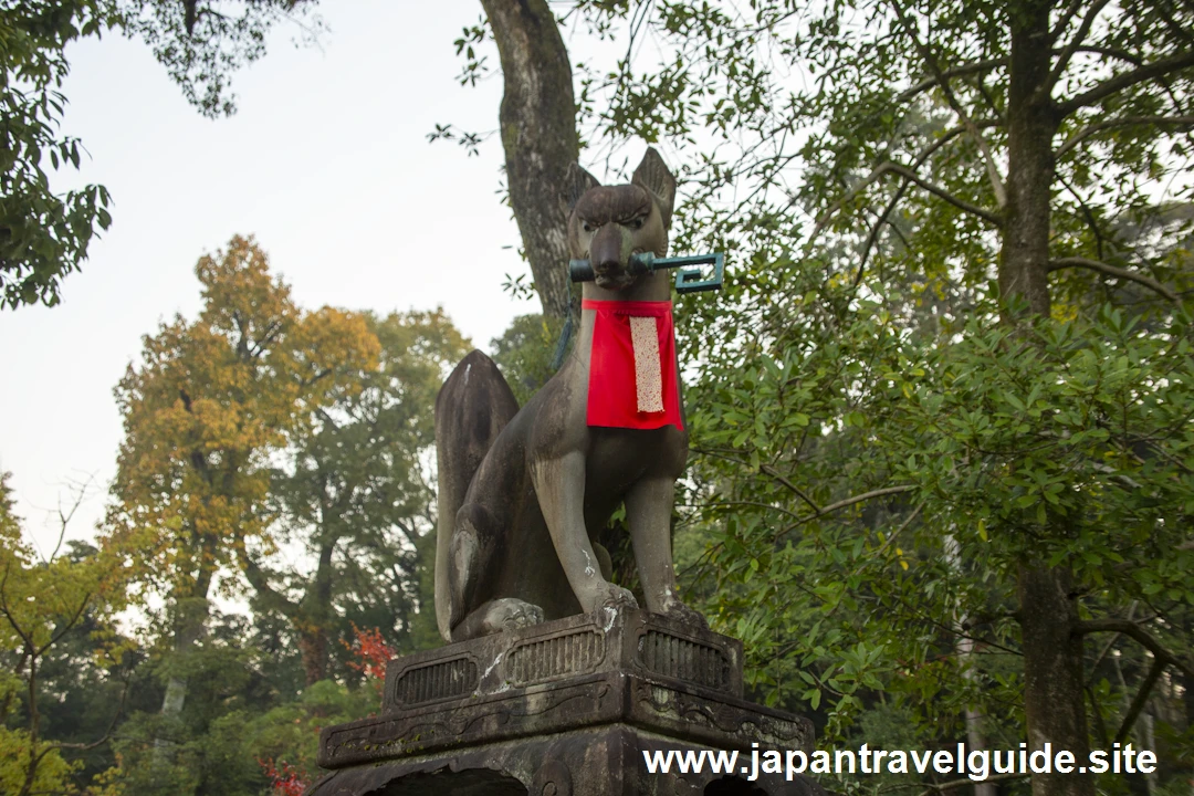 伏見稲荷大社の狐の石像：伏見稲荷大社の狐の石像に関する完全ガイド(23)