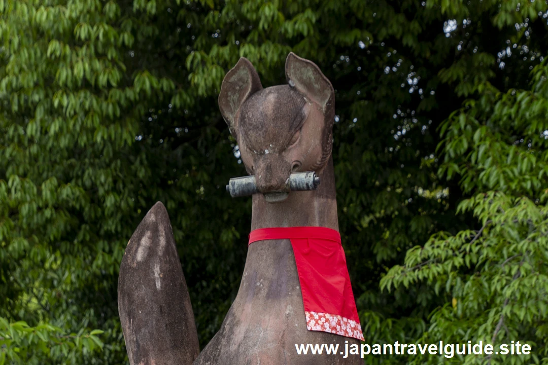 伏見稲荷大社の狐の石像：伏見稲荷大社の狐の石像に関する完全ガイド(31)