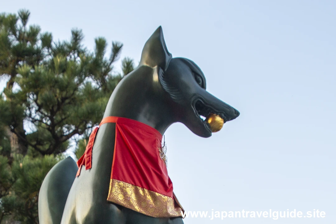 伏見稲荷大社の狐の石像：伏見稲荷大社の狐の石像に関する完全ガイド(8)