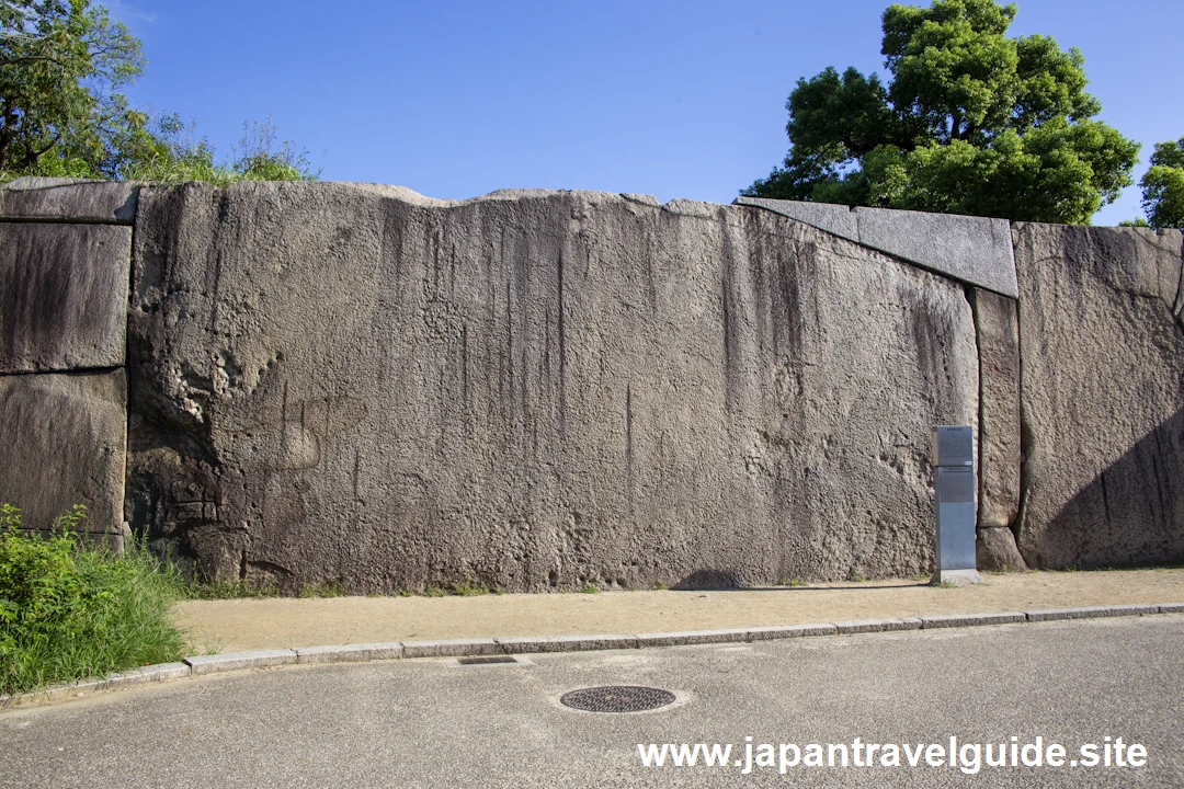 桜門枡形にある巨石：大阪城の見どころ(10)