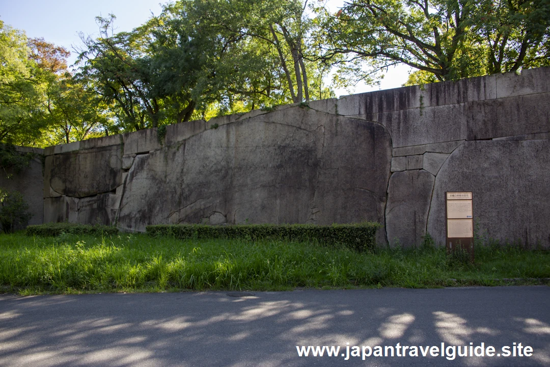 京橋門枡形にある巨石：大阪城の見どころ(11)