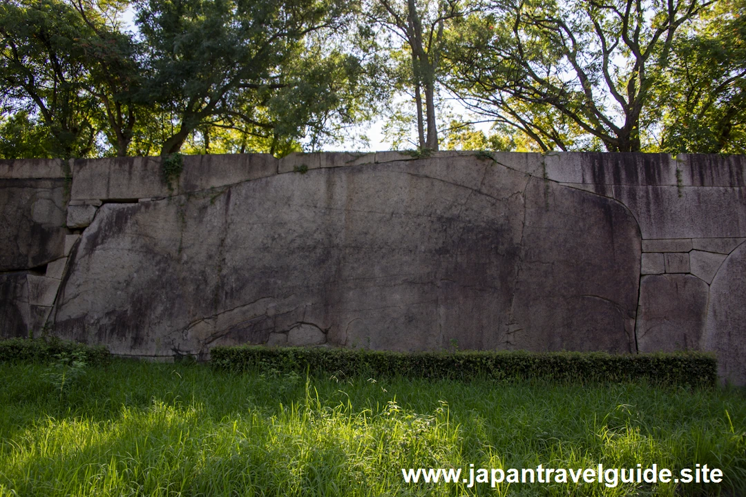 京橋門枡形にある巨石：大阪城の見どころ(12)