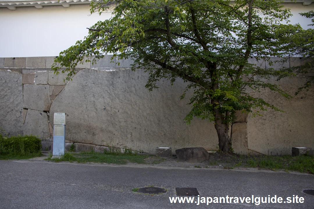 大手門枡形にある巨石：大阪城の見どころ(14)