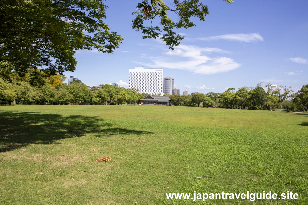 芝生広場：大阪城西の丸庭園の見どころ(11)