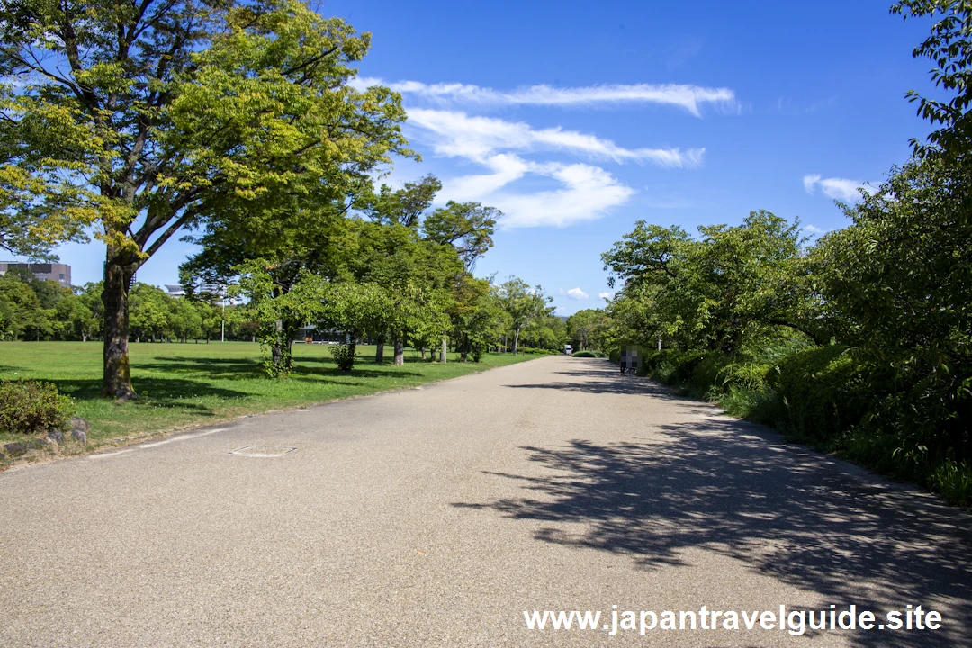 芝生広場：大阪城西の丸庭園の見どころ(2)
