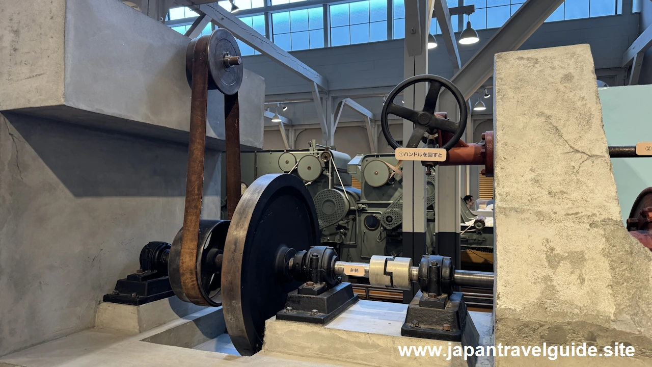 横軸露出型水車タービン：繊維機械館の見どころ(1)