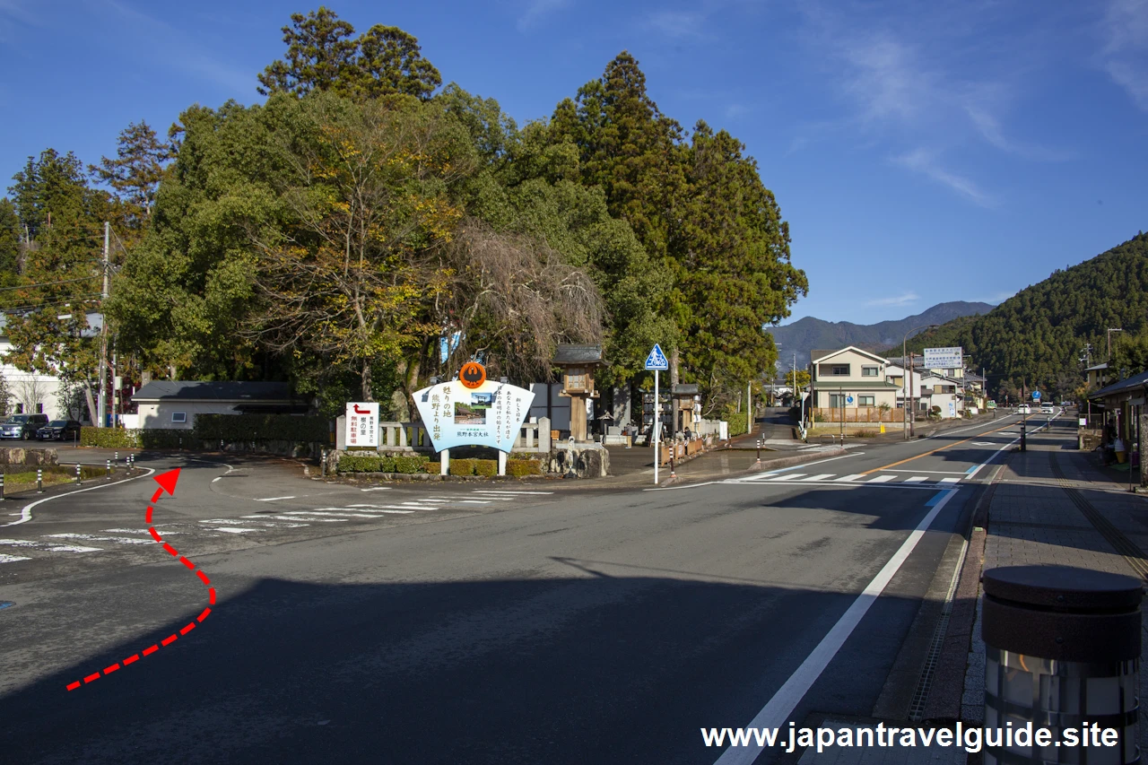 熊野本宮大社の公式駐車場(瑞鳳殿)(1)