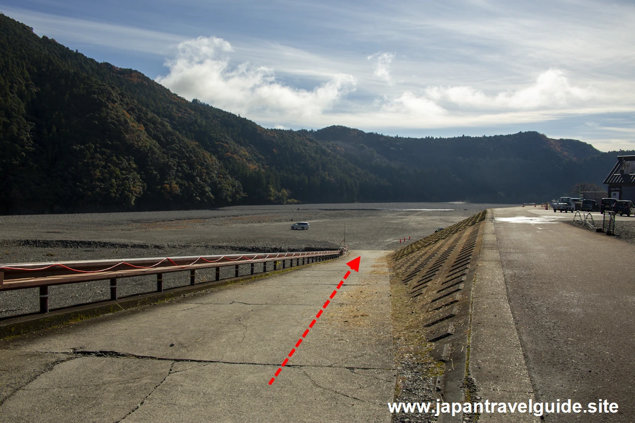 熊野本宮大社の公式駐車場(河原)(5)