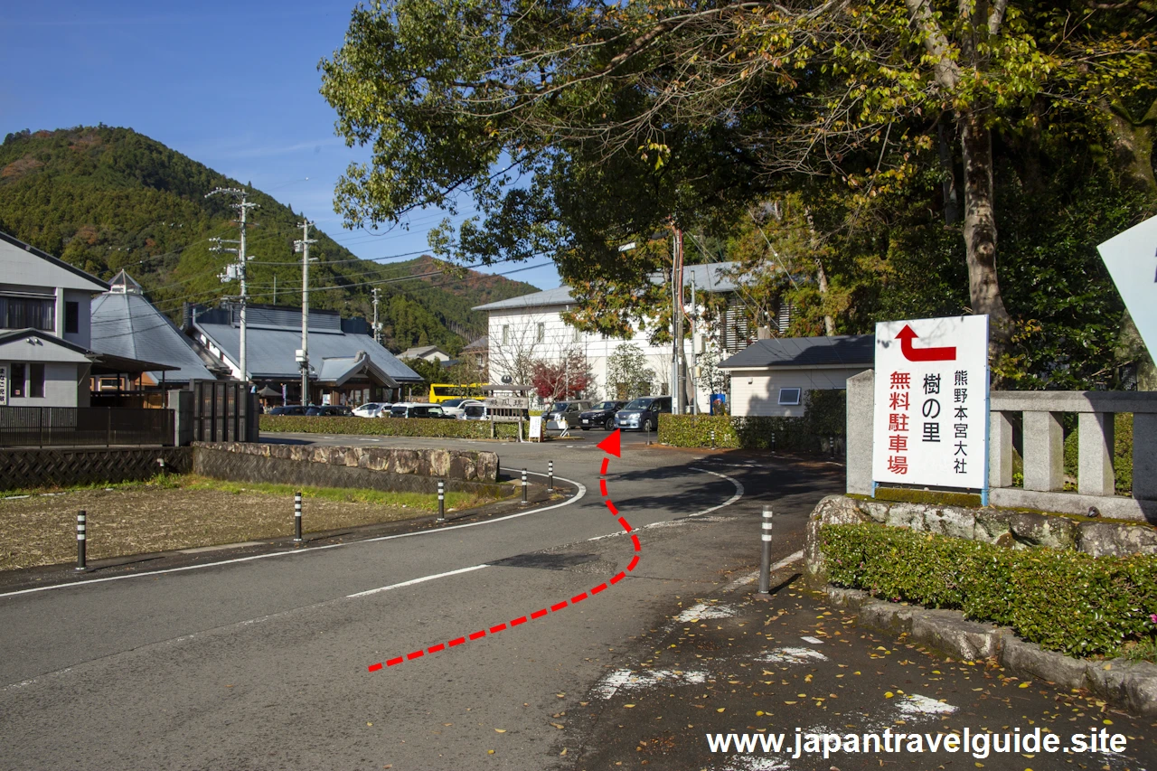 熊野本宮大社の公式駐車場(瑞鳳殿)(2)