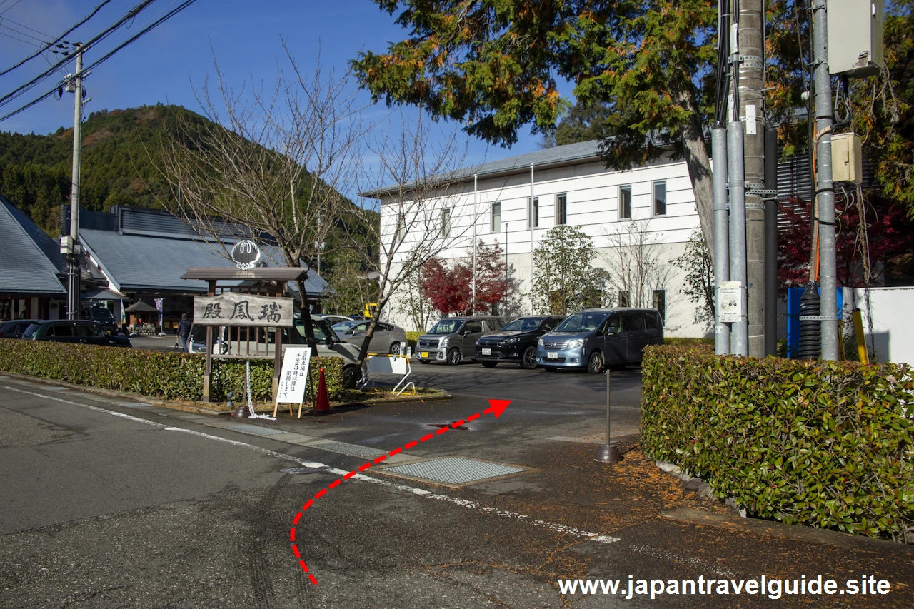 熊野本宮大社の公式駐車場(瑞鳳殿)(3)