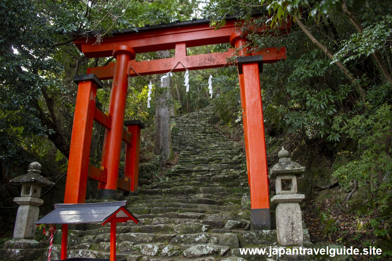 神倉神社とゴトビキ岩：熊野速玉大社の見どころ(1)