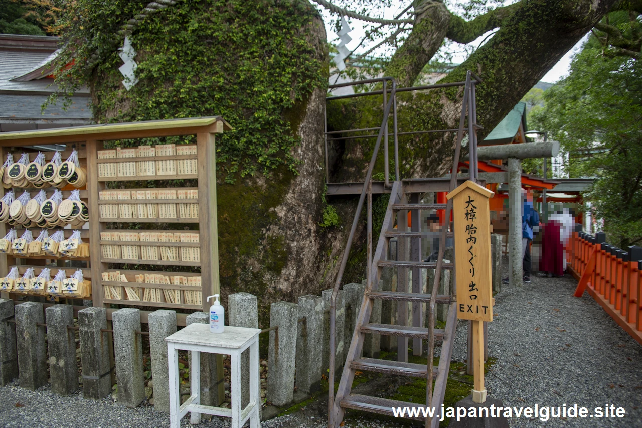 胎内くぐり：熊野那智大社の見どころ(26)