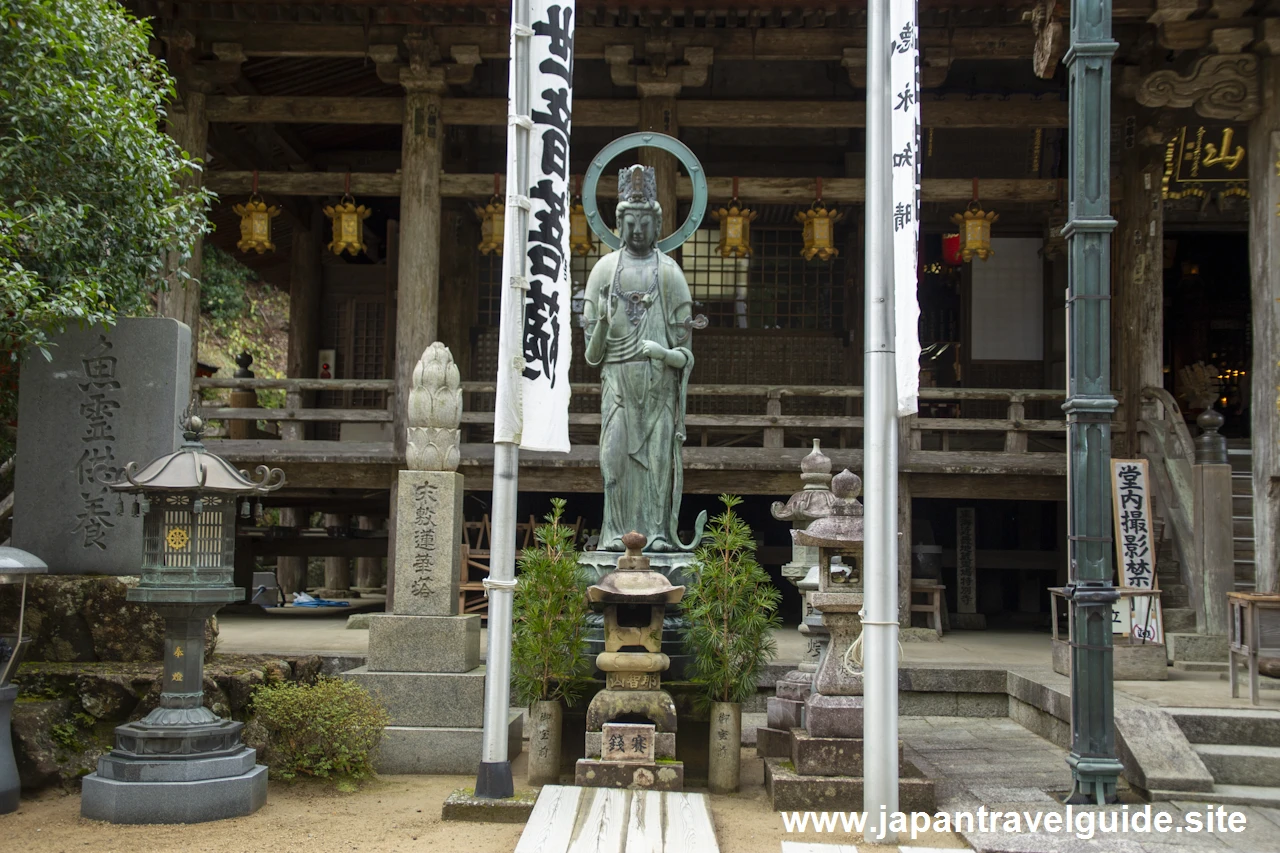 本堂(如意輪堂)：那智山青岸渡寺と三重塔の見どころ(11)