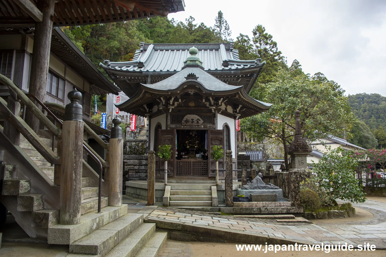 水子堂：那智山青岸渡寺と三重塔の見どころ(12)