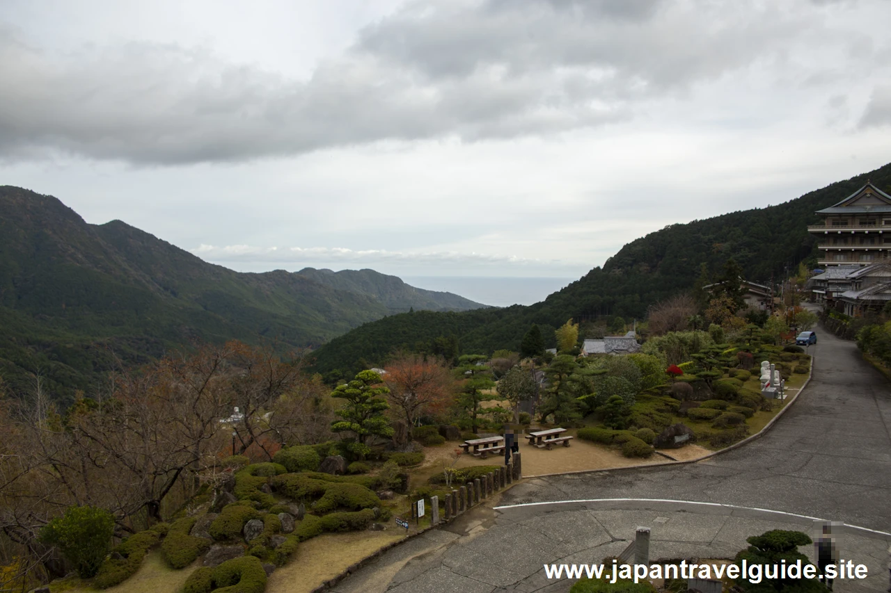 三重塔と那智の滝：那智山青岸渡寺と三重塔の見どころ(6)