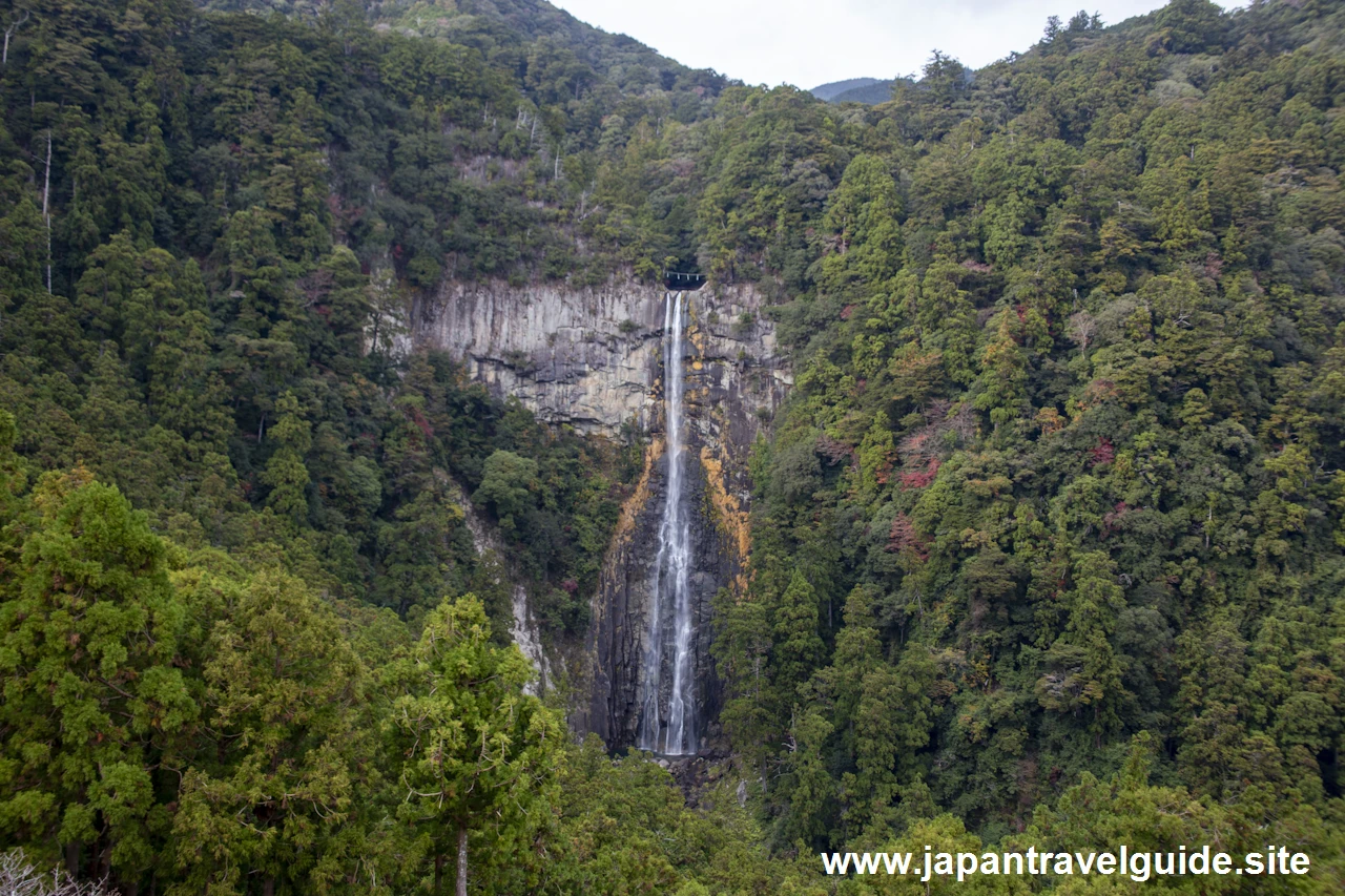 三重塔と那智の滝：那智山青岸渡寺と三重塔の見どころ(8)