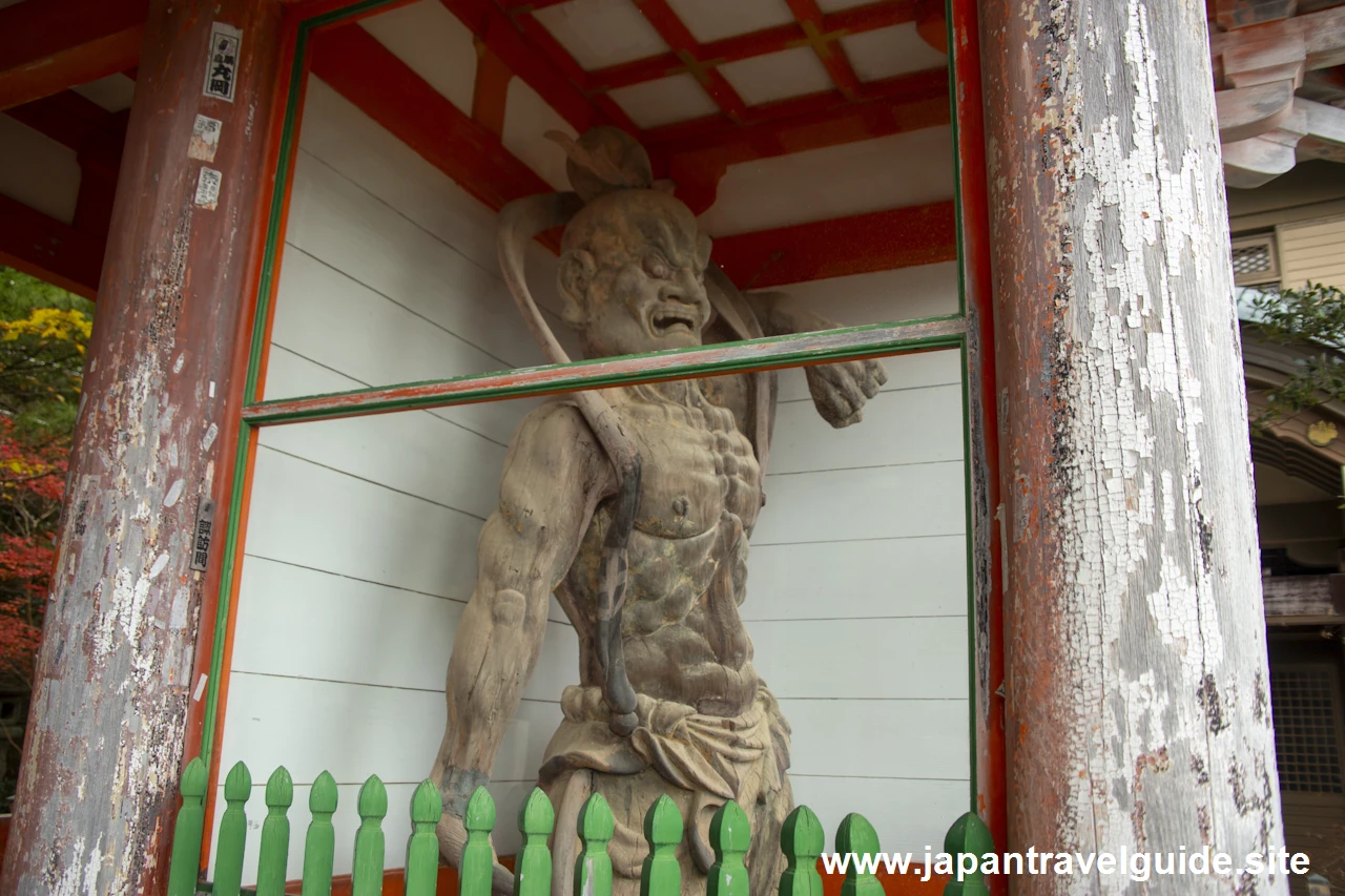 山門：那智山青岸渡寺と三重塔の見どころ(4)