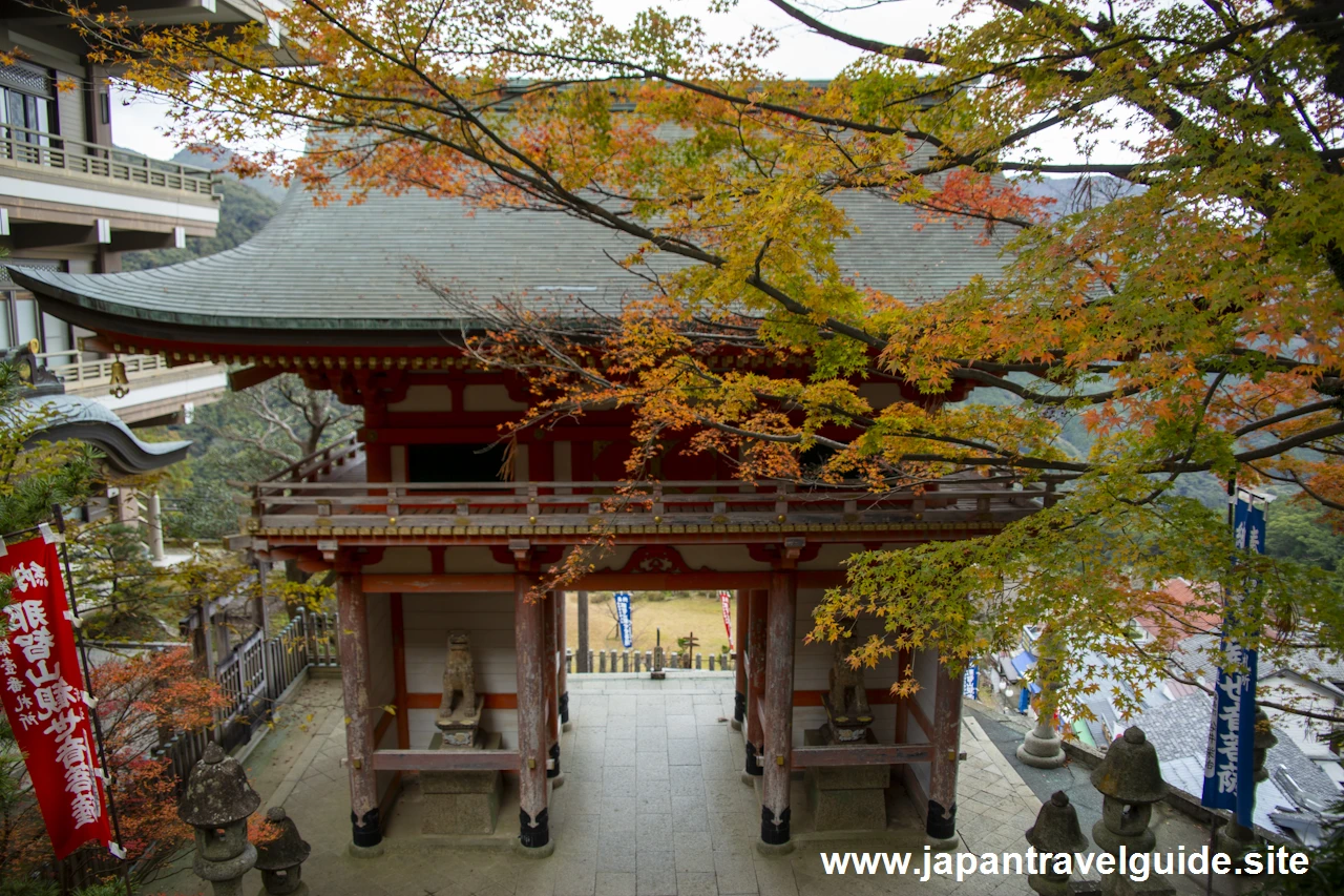 山門：那智山青岸渡寺と三重塔の見どころ(6)