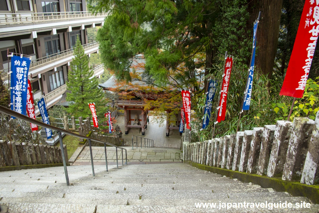 山門：那智山青岸渡寺と三重塔の見どころ(7)