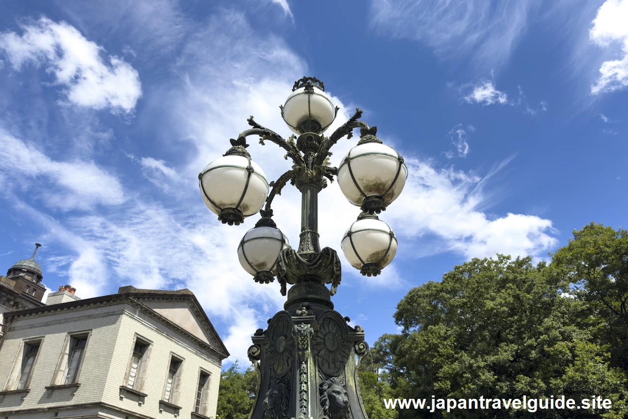 皇居正門石橋飾電燈：明治村5丁目エリアの見どころ(6)