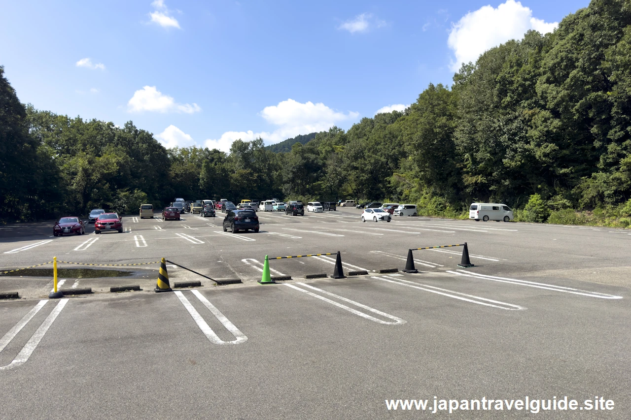 正門近くにある有料駐車場(天野商事駐車場)(5)