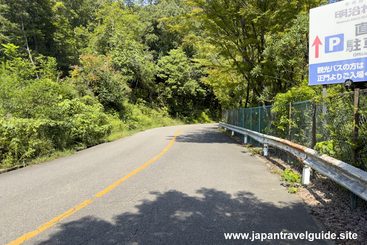 正門近くにある有料駐車場(天野商事駐車場)(6)