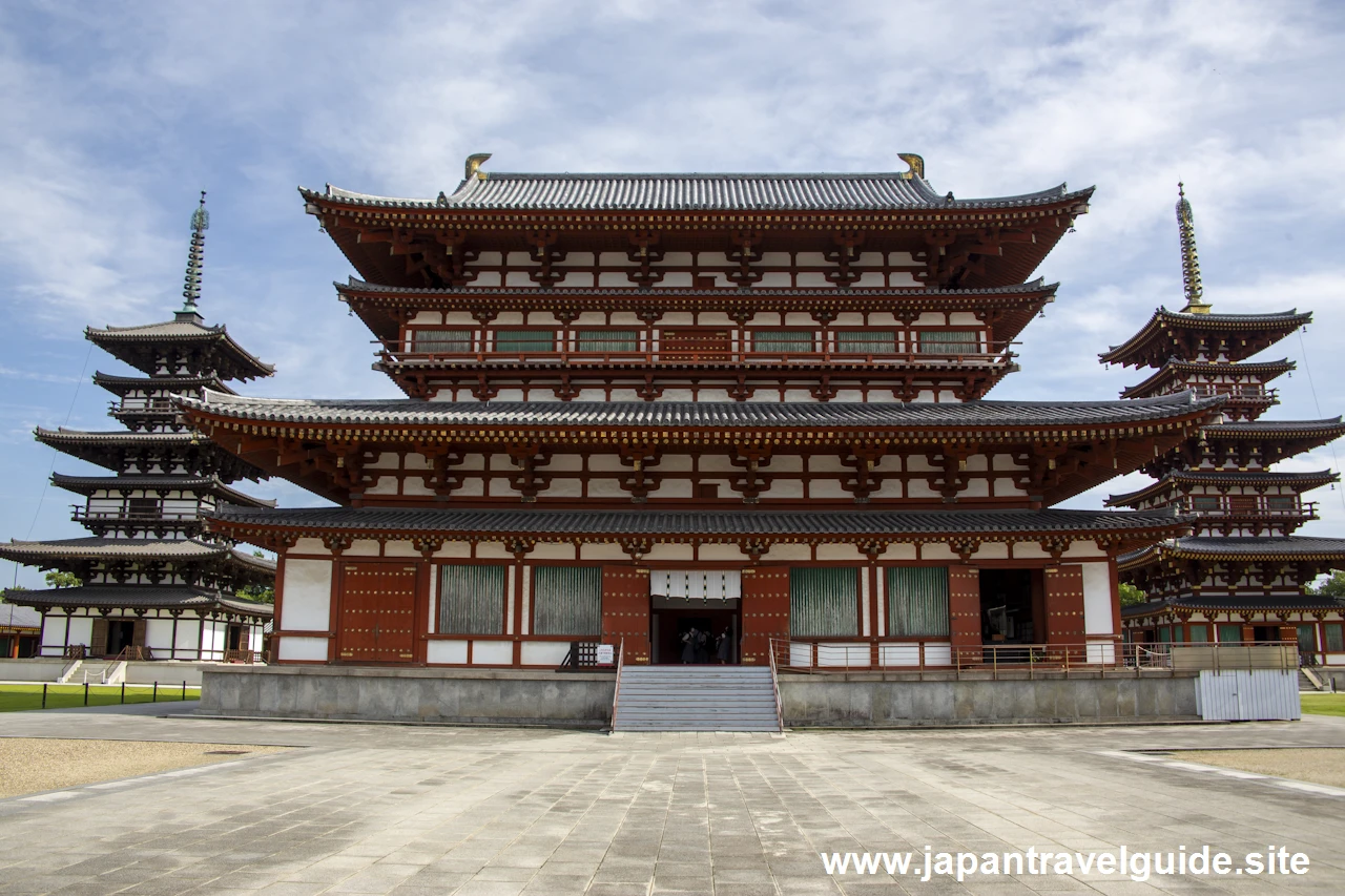 金堂と東塔と西塔：薬師寺の見どころ(2)