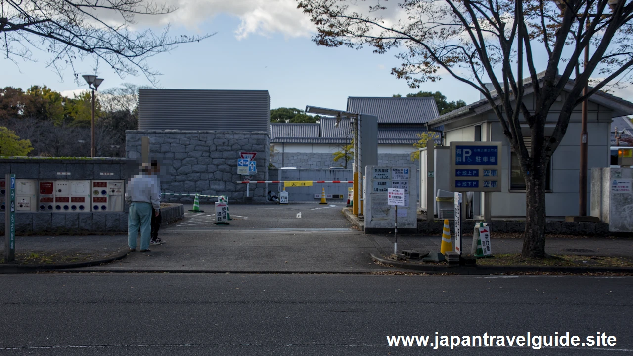 How to Use the Main Gate Parking Lot(1)