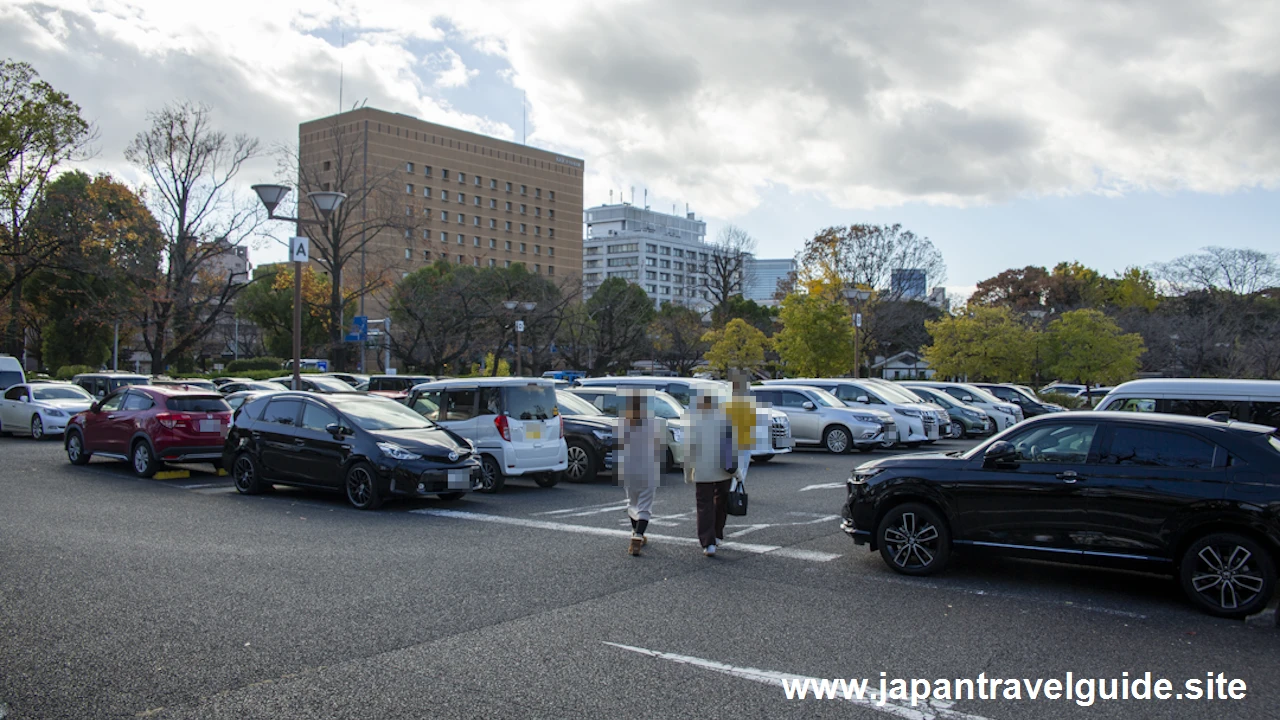 How to Use the Main Gate Parking Lot(3)