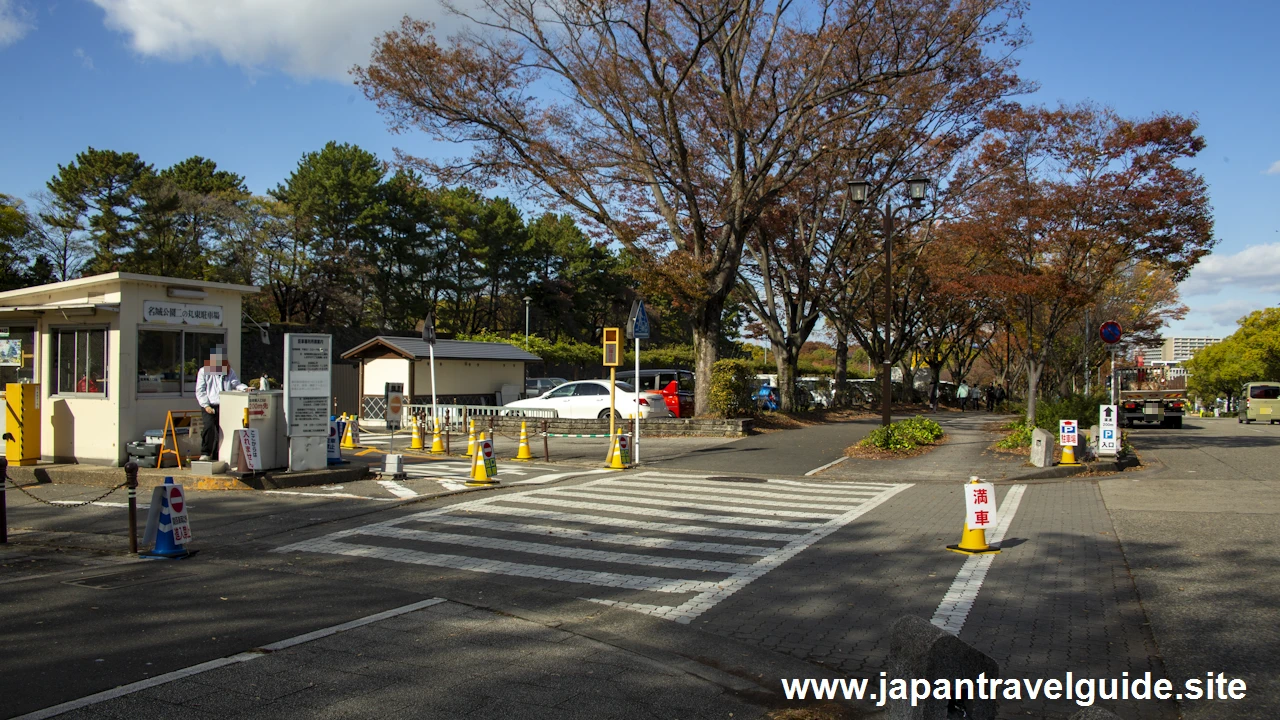 How to Use the Ninomaru East Parking Lot(1)