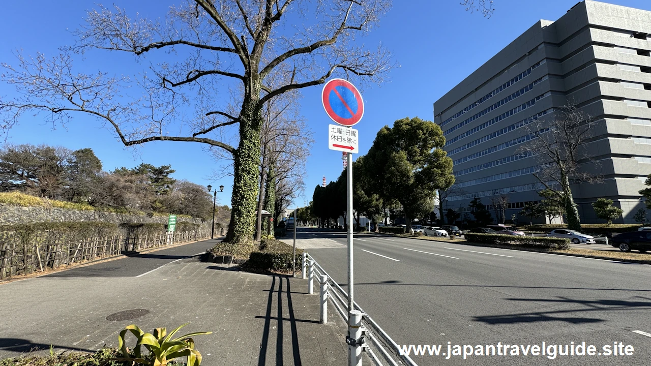 出来町通「二の丸」から「市役所」：名古屋城周辺の路上駐車可能な道路と曜日(2)