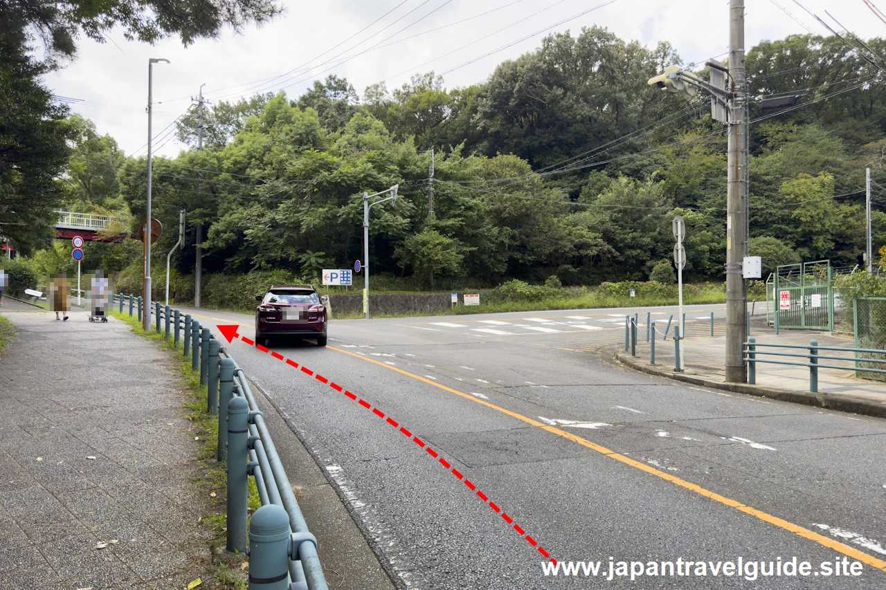 緑橋南駐車場：東山動植物園の無料駐車場(4)