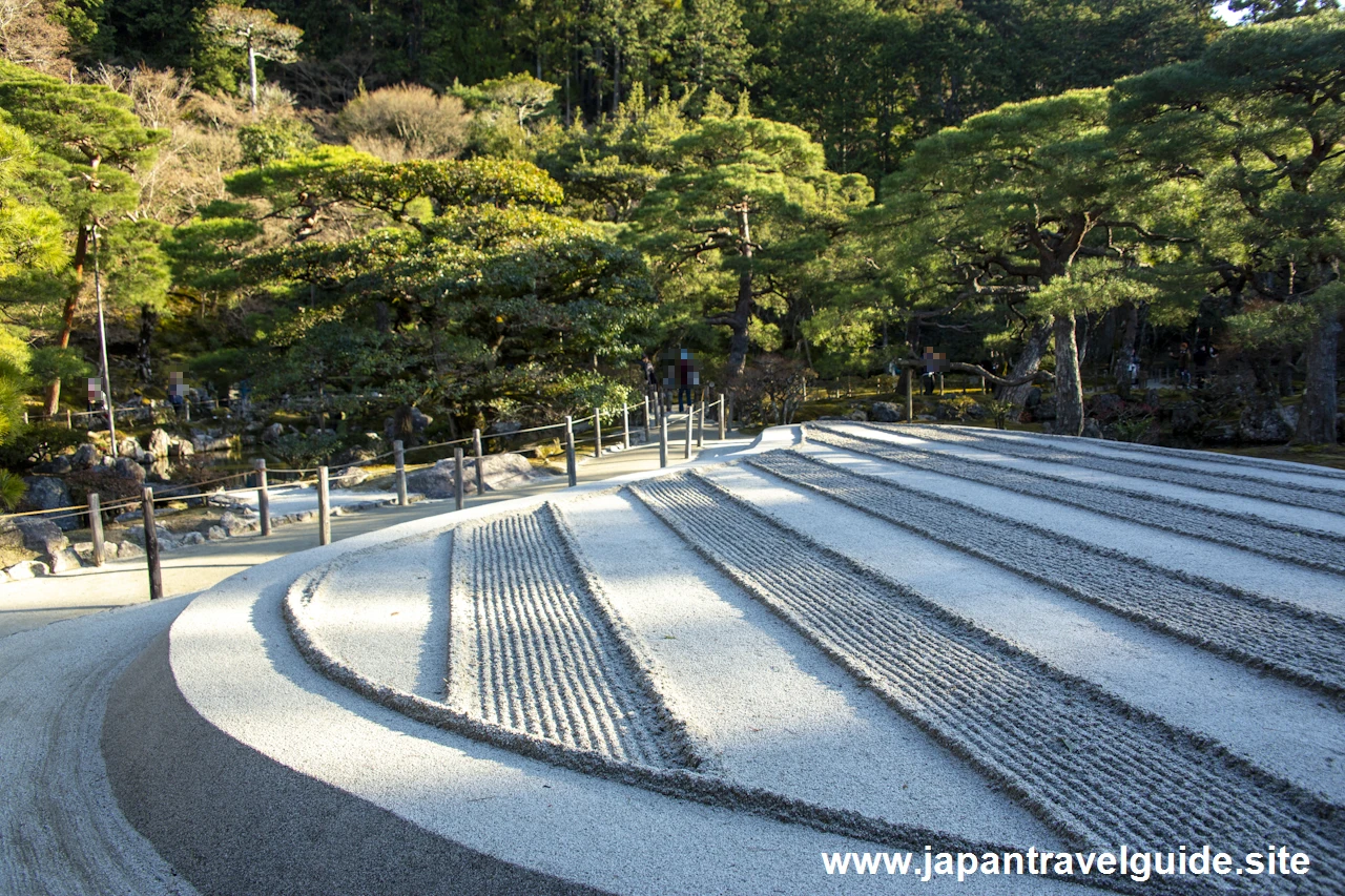 銀沙灘と向月台：銀閣寺の見どころ(3)