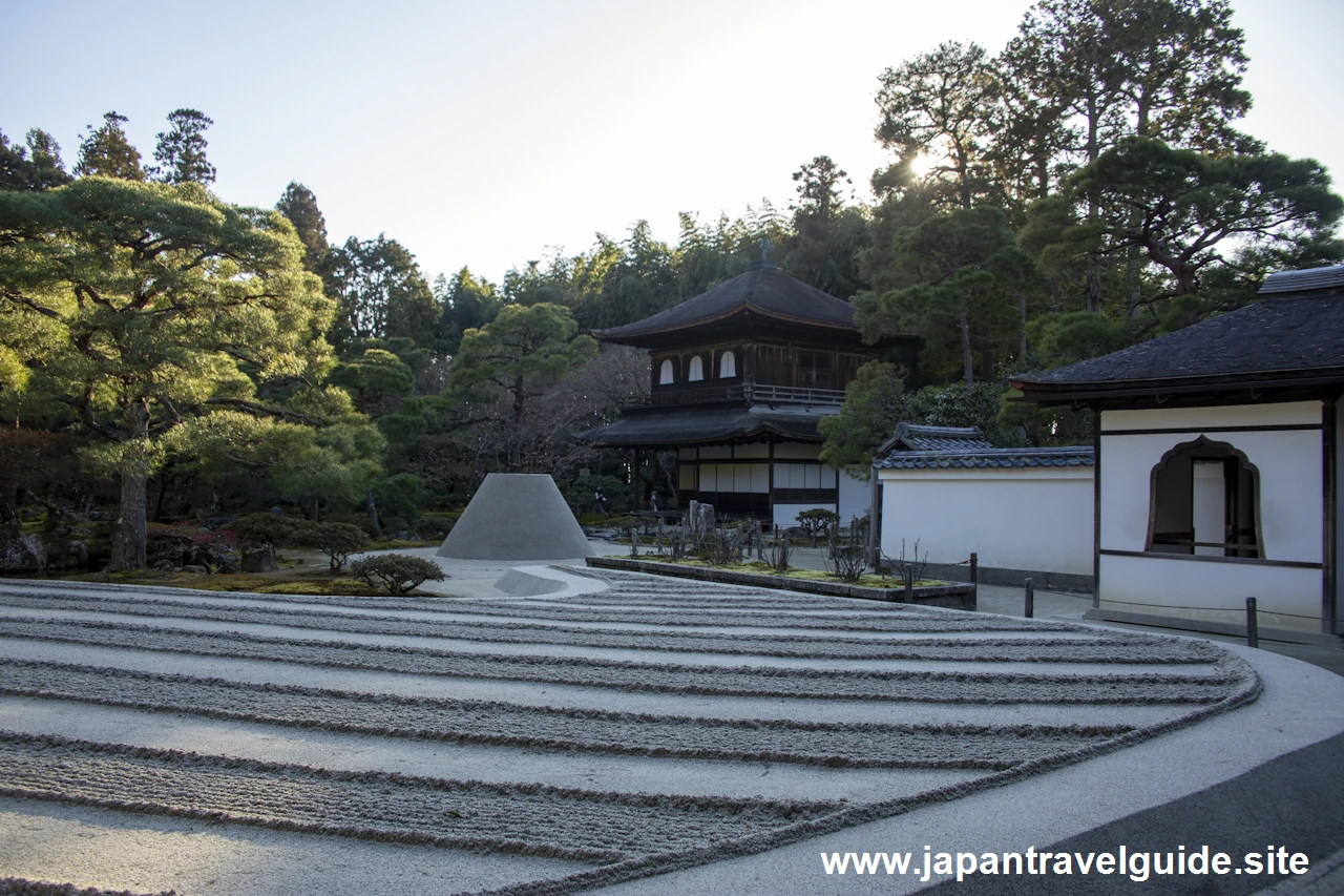 銀沙灘と向月台：銀閣寺の見どころ(4)