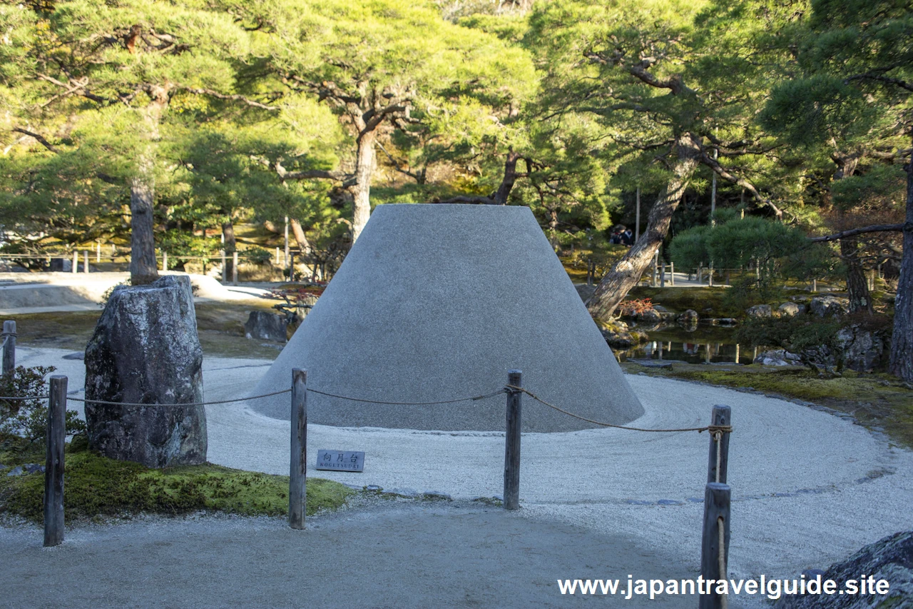 銀沙灘と向月台：銀閣寺の見どころ(5)